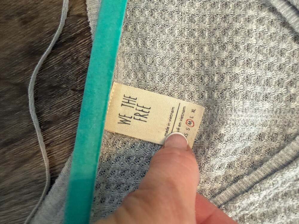 We The Free Catalina V-Neck Thermal Waffle Knit Heather Grey Top Long Sleeve M - Picture 3 of 6